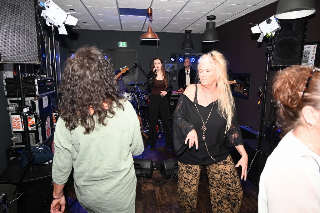 ../Images/10 jaar Ro's Barbershop 035.jpg